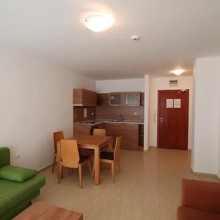 New Estate In Sun Village Апартаменты